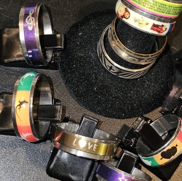 Rings Q - Picture 3 of 8